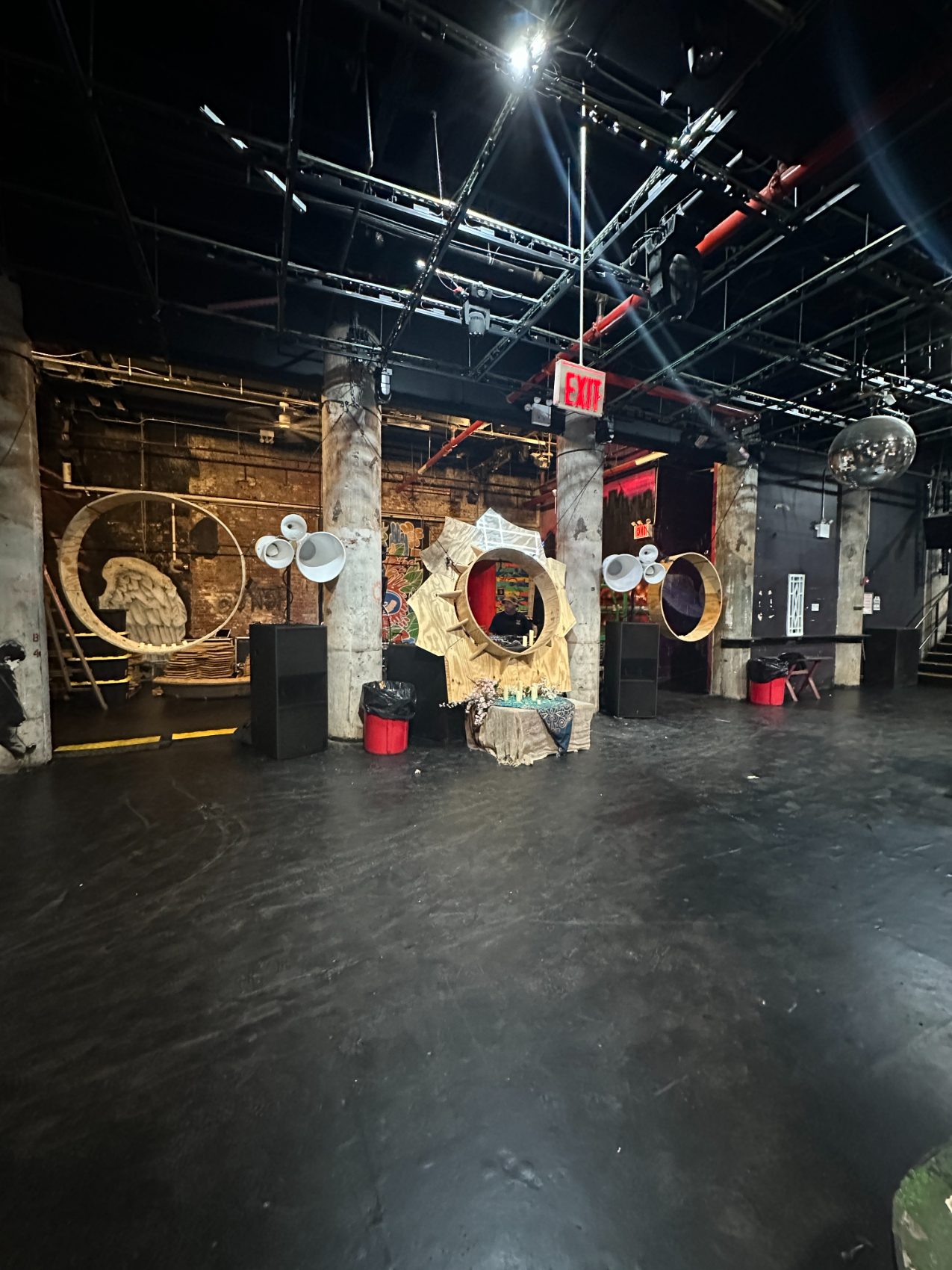 Horn clusters in a raw Brooklyn venue